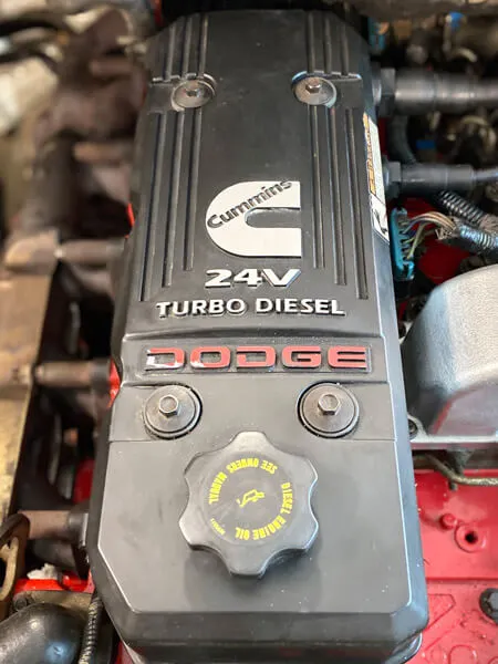 Couvert de valve d'une tête de moteur Cummins 5.9L 24 valve turbo diesel